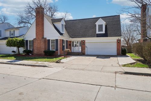 20600 Danbury Ln, Harper Woods, MI, 48225-1154 | Card Image