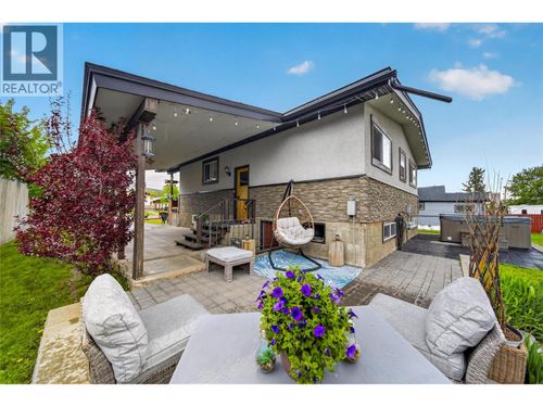 112 6th Ave S, Cranbrook, BC, V1C2H4 | Card Image
