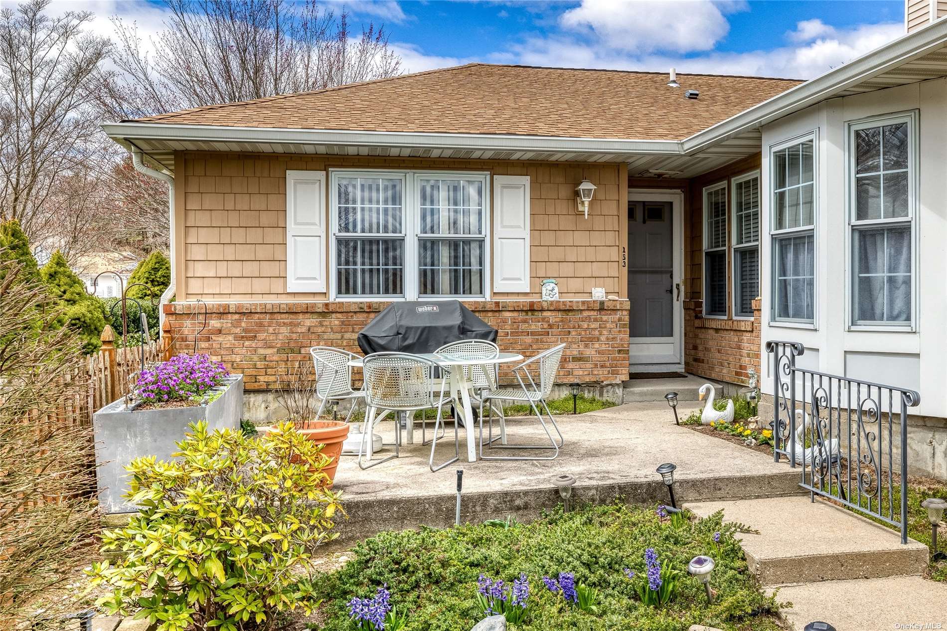 Theodore Dr, Coram, NY 11727