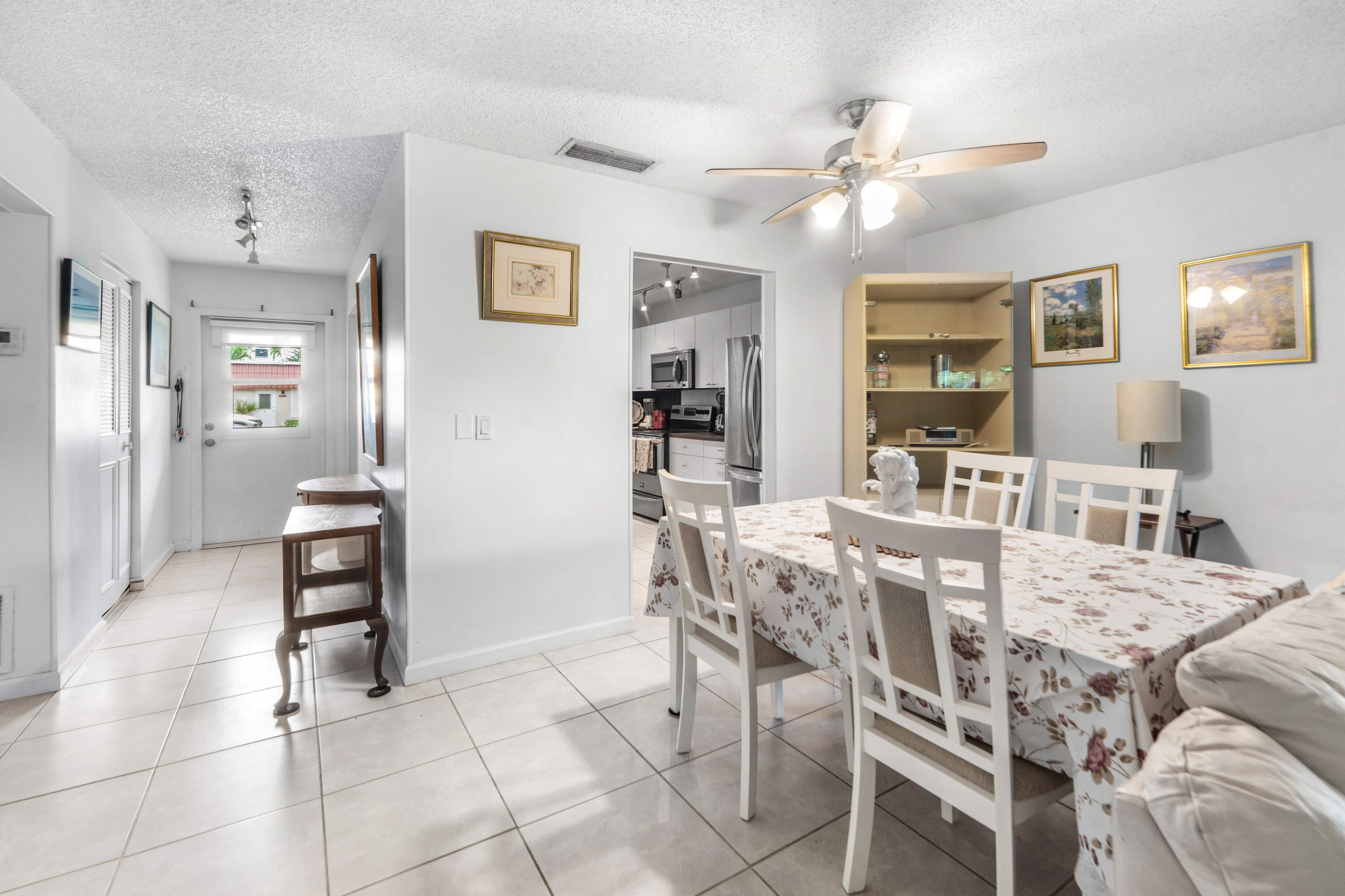Residential Lease in Lake Worth 3