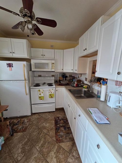 204-5181 W Oakland Park Blvd, Lauderdale Lakes, FL, 33313-1579 | Card Image