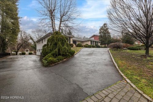 8 Robbins Ln, Short Hills, NJ, 07078-1328 | Card Image