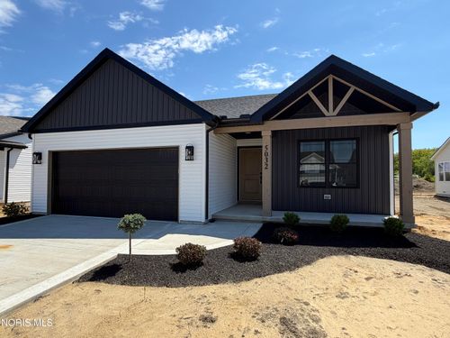 5032 Easton Dr, Oregon, OH, 43616-3024 | Card Image