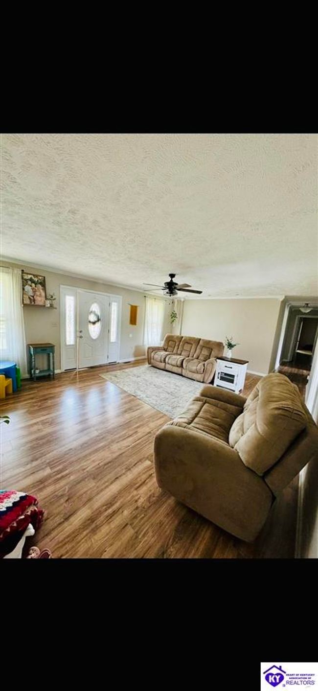5906 Hudgins Hwy, House other with 6 bedrooms, 2 bathrooms and null parking in Summersville KY | Image 8