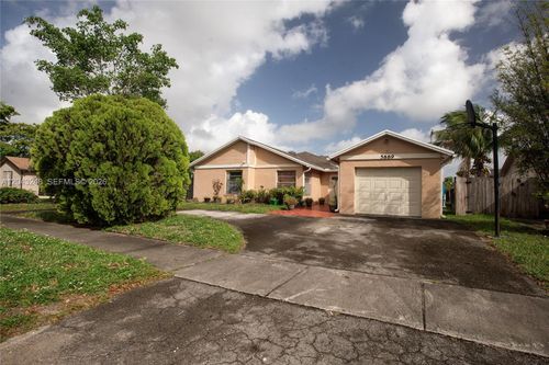 5889 Nw 198th Ter, Hialeah, FL, 33015-4904 | Card Image