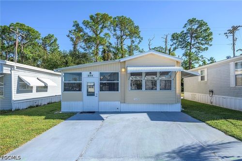 271 Caravan Cir, NORTH FORT MYERS, FL, 33903-7321 | Card Image