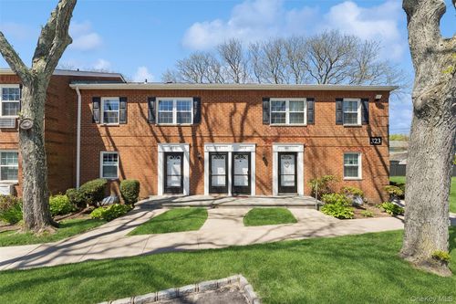 4-323 Hicksville Road, Oyster Bay, NY, 11714 | Card Image