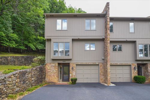 3255 Londonderry Ln, Roanoke, VA, 24018-5033 | Card Image