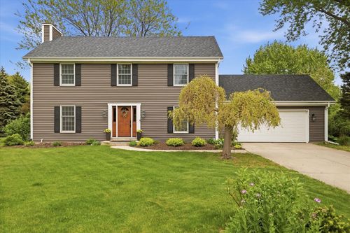 660 Weidman Ct, Cedarburg, WI, 53012-9520 | Card Image