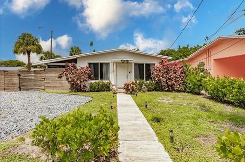 422 Phippen Waiters Rd, Dania Beach, FL, 33004-4914 | Card Image