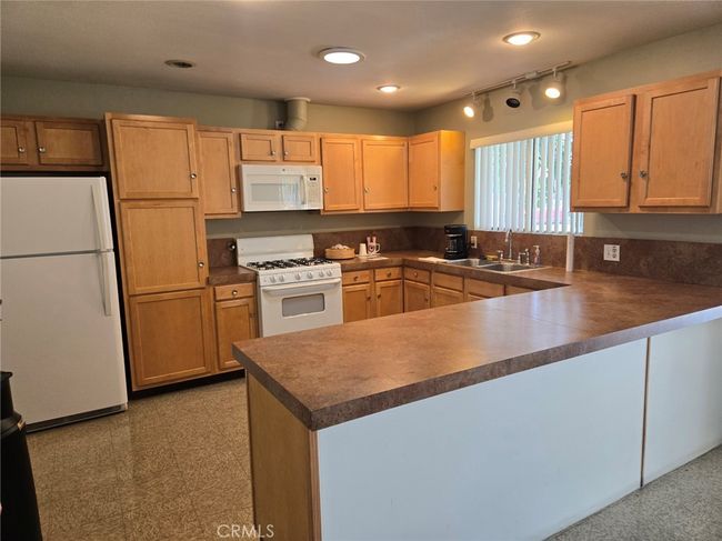 Community reservable kitchen | Image 25
