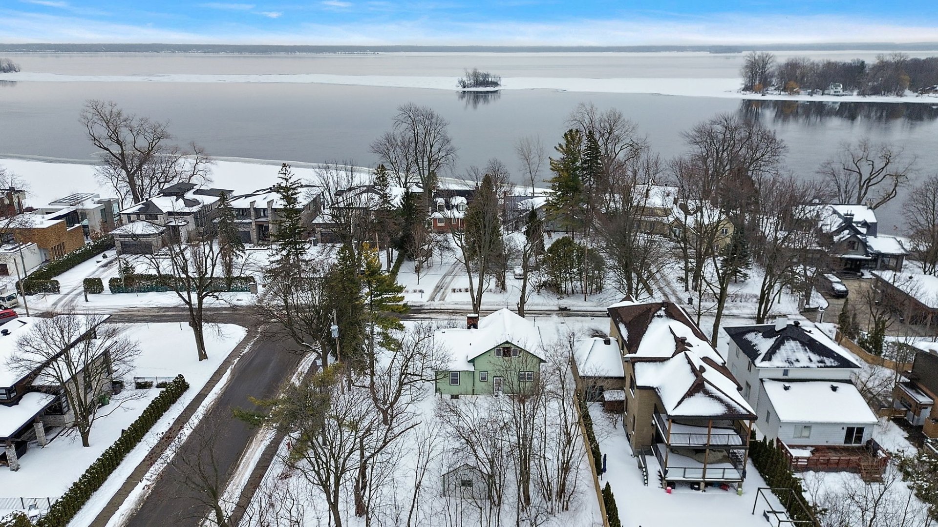 Land in Dorval 4
