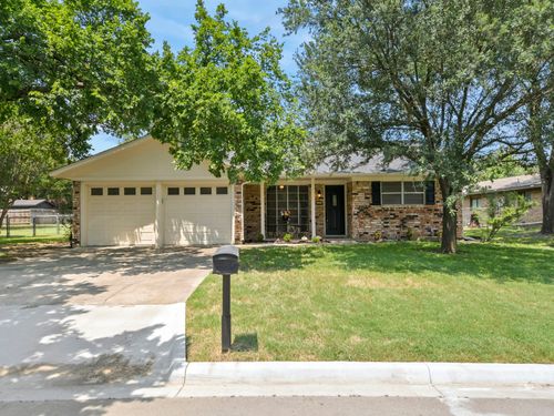 2005 Maplewood Dr, Gainesville, TX, 76240-3713 | Card Image
