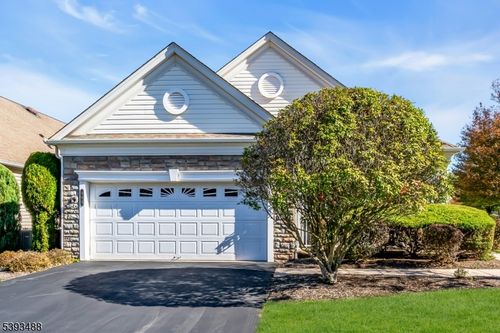 555 Stone Manor Dr, Somerset, NJ, 08873-6071 | Card Image