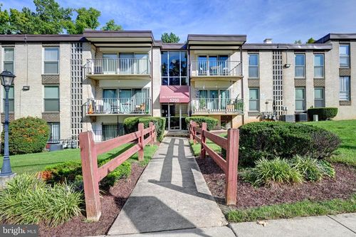 203-5200 Newton St, BLADENSBURG, MD, 20710-2338 | Card Image
