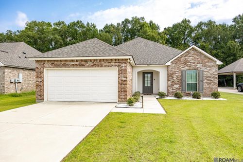 2448 Woodland Ct, Port Allen, LA, 70767-4176 | Card Image