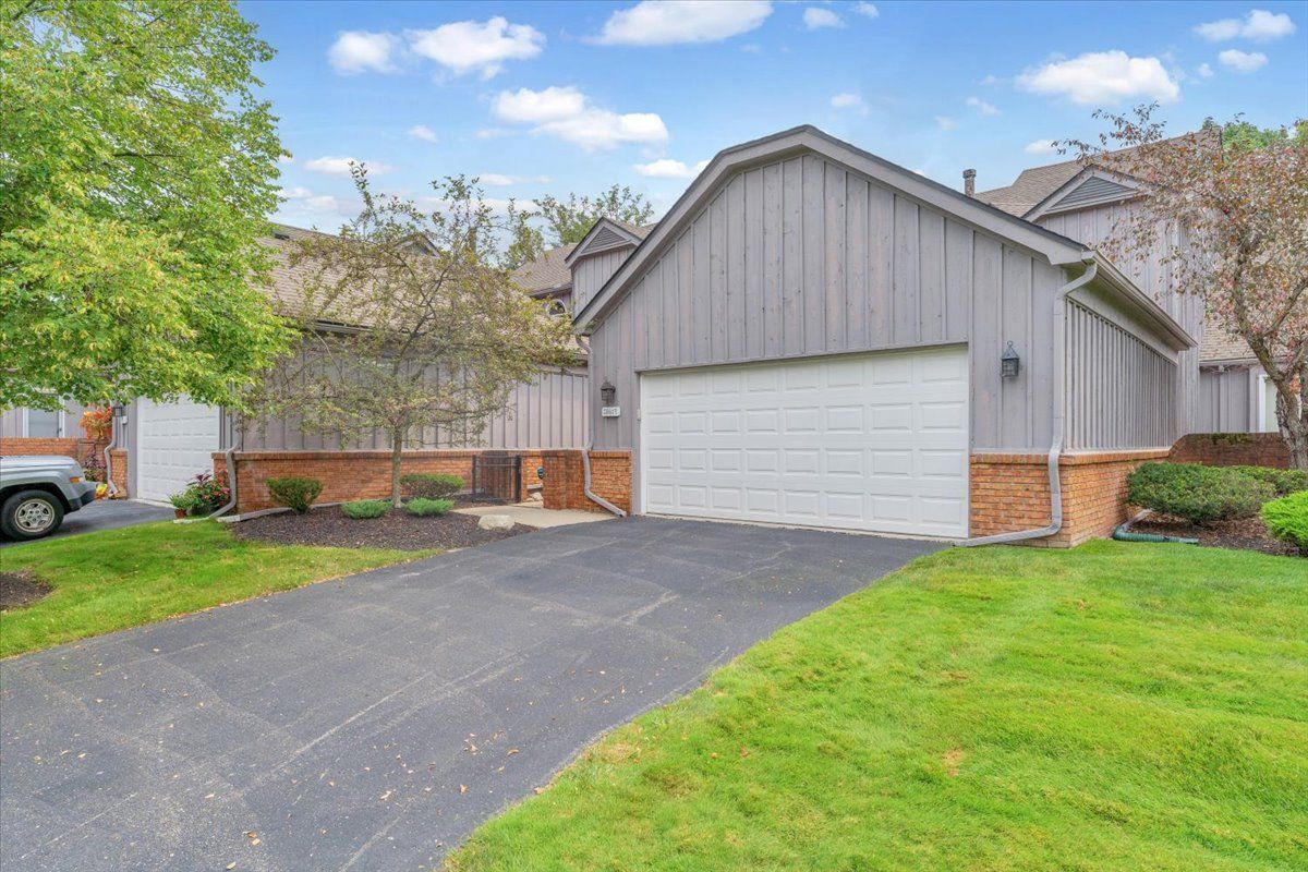 Venice Ct, Farmington Hills, MI 48334