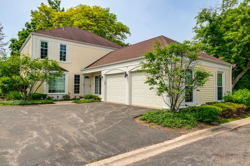 9 The Court Of Lagoon Vw, Northbrook, IL, 60062-3211 | Card Image