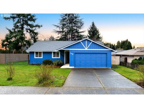 708 E Heintz St, Molalla, OR, 97038-9377 | Card Image