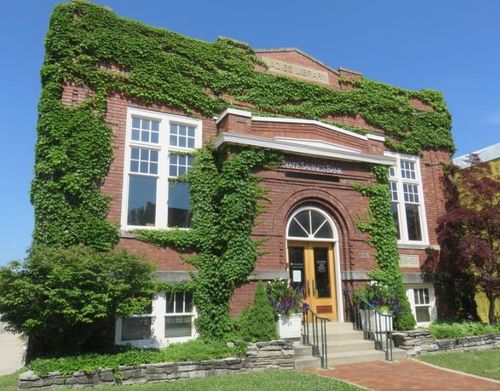 216 Cass St, Traverse City, MI, 49684-2507 | Card Image