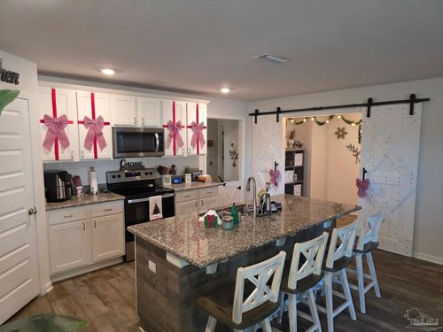 5649 Guinevere Ln, Milton, FL, 32583-5666 | Card Image