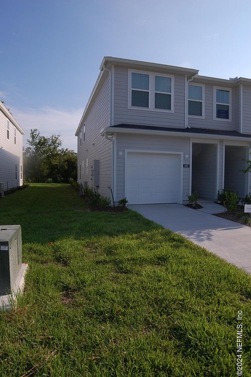 689 Holly Lakes Dr, Orange Park, FL, 32073-6800 | Card Image