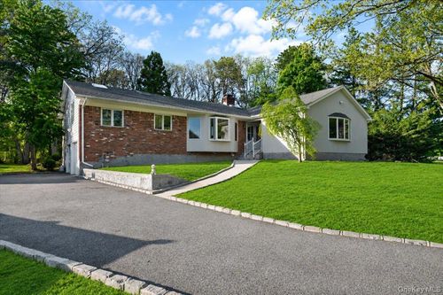 151 Seaman Neck Rd, Dix Hills, NY, 11746-8118 | Card Image