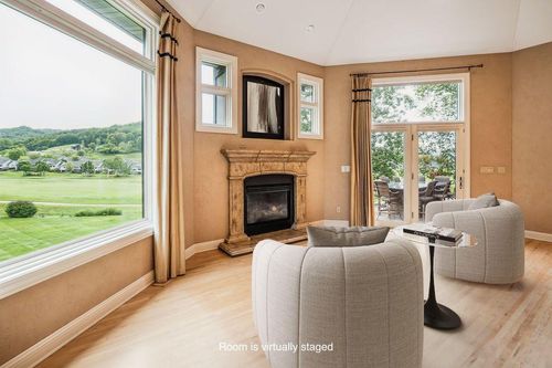 446 Country Club Ln, Onalaska, WI, 54650-8791 | Card Image