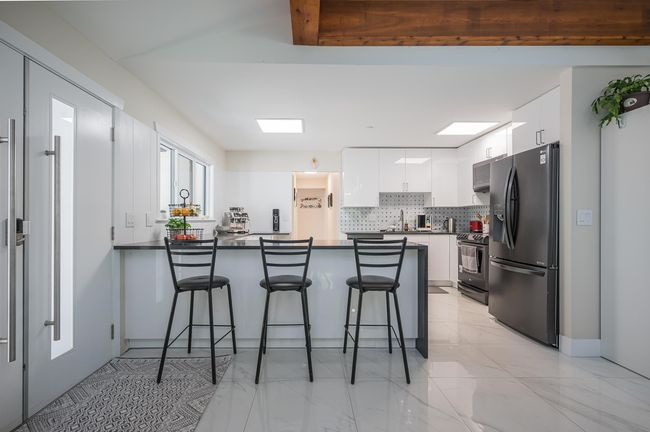 11659 272 St, House other with 8 bedrooms, 4 bathrooms and 10 parking in Maple Ridge BC | Image 5