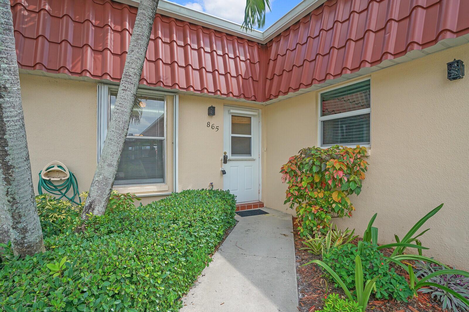 Worcester Ln, Lake Worth, FL 33467
