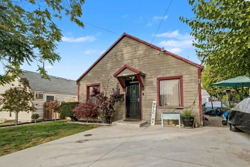 1106 Kearney Ave, Sunnyside, WA, 98944-2453 | Card Image