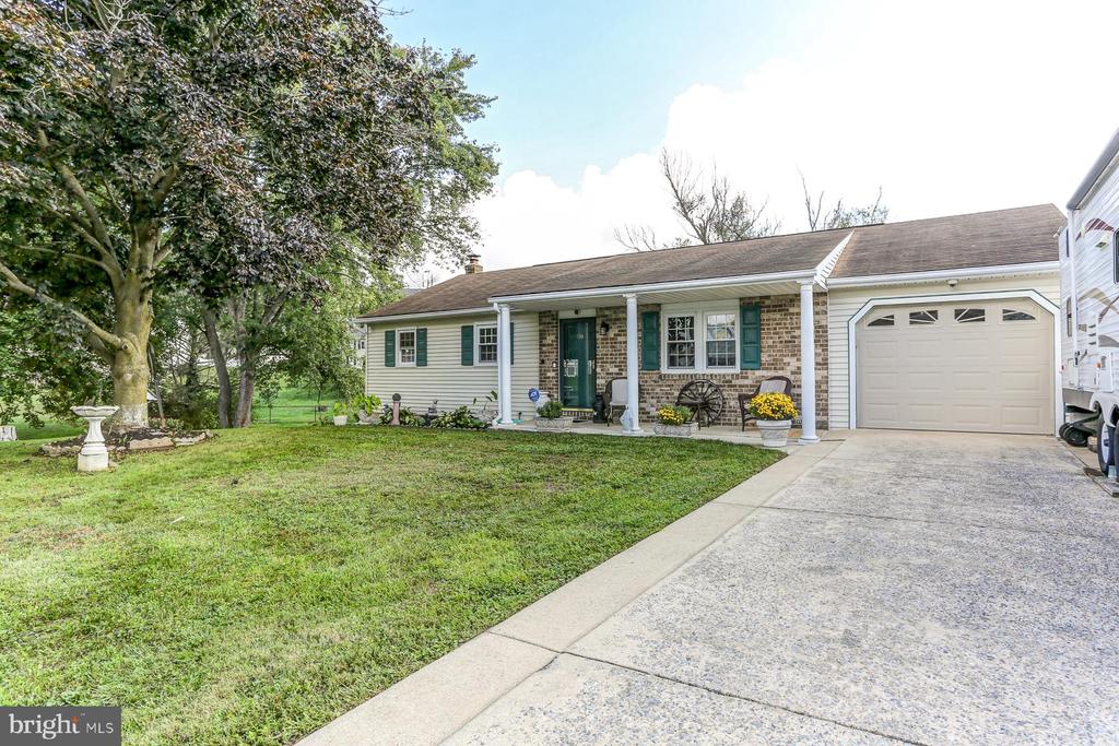 Brewster Dr, Lancaster, PA 17603