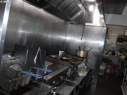 b-17218 Se Powell Blvd, Portland, OR, 97236-1630 | Card Image