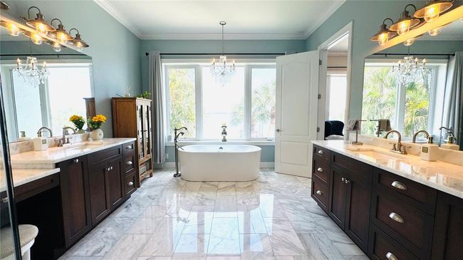 His space. Her space. And that view, center stage. | Image 49