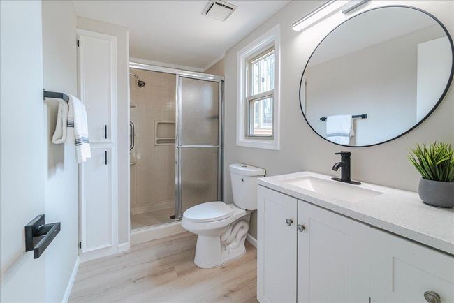 45-Bathroom.jpg | Image 44