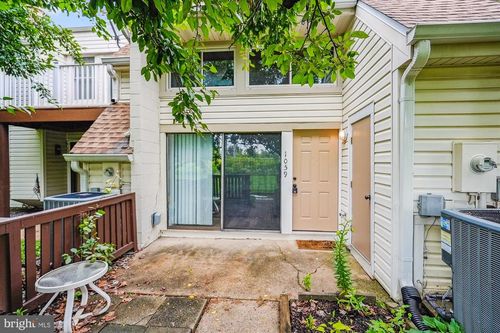1059 Warwick Ct, STERLING, VA, 20164-4917 | Card Image
