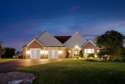 560 Birch Hollow Dr, Antioch, IL, 60002-9366 | Card Image
