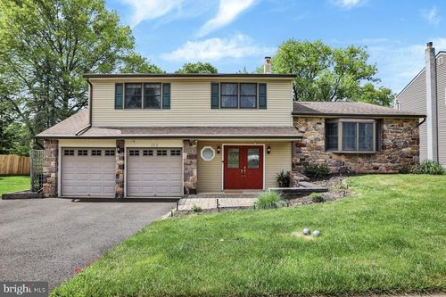 152 Windham Dr, Langhorne, PA, 19047-1507 | Card Image