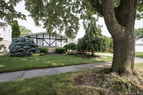 19280 Coventry Dr, Riverview, MI, 48193-7810 | Card Image