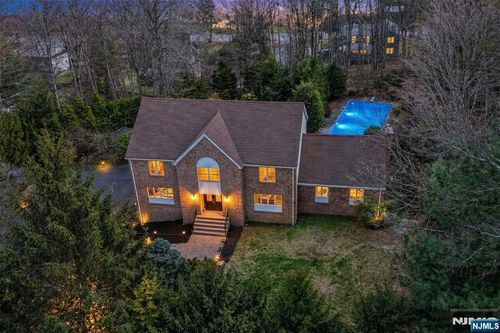10 Knollwood Rd, Upper Saddle River, NJ, 07458-2411 | Card Image