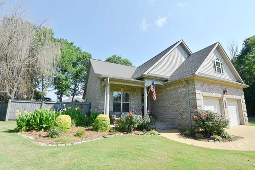 27 Silvertree Xing, Tupelo, MS, 38801-6016 | Card Image
