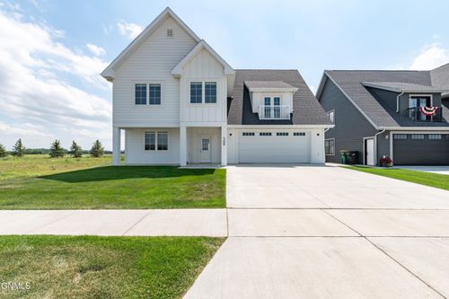 309 Lennox Dr, Bismarck, ND, 58504-5557 | Card Image