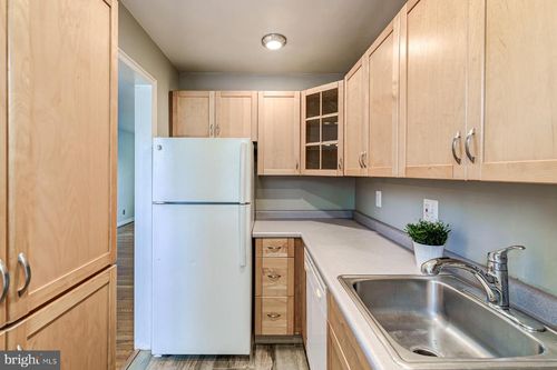 109 E Glebe Rd, ALEXANDRIA, VA, 22305-3006 | Card Image