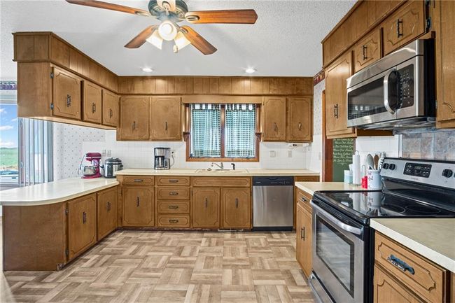 4232 Haskell Rd, House other with 3 bedrooms, 3 bathrooms and null parking in Effingham KS | Image 8