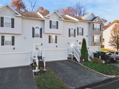 184 Mountain Dr, Townhouse with 3 bedrooms, 2 bathrooms and 2 parking in Carnegie PA | Image 1