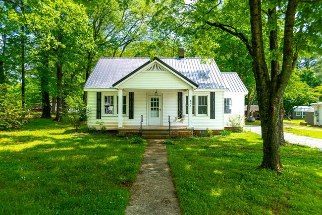 803 Main St, House other with 3 bedrooms, 1 bathrooms and null parking in Huntland TN | Image 1