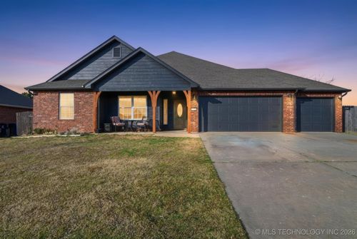 3108 E Gillette St, Broken Arrow, OK, 74014-8757 | Card Image