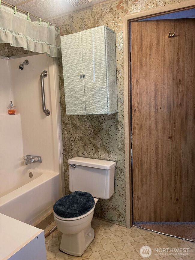 2nd bath | Image 11