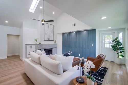 175 Bronze Way, Vista, CA, 92083-4438 | Card Image