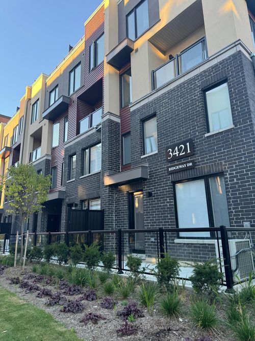 11-3421 Ridgeway Dr, Mississauga, ON, L5L0C1 | Card Image